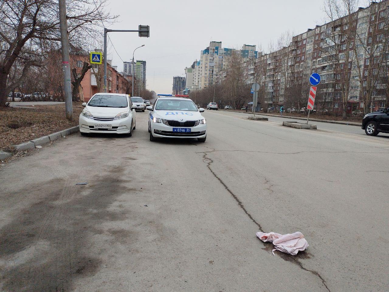 Фото В Новосибирске женщина за рулем Mazda Demio сбила мальчика на пешеходном переходе 4